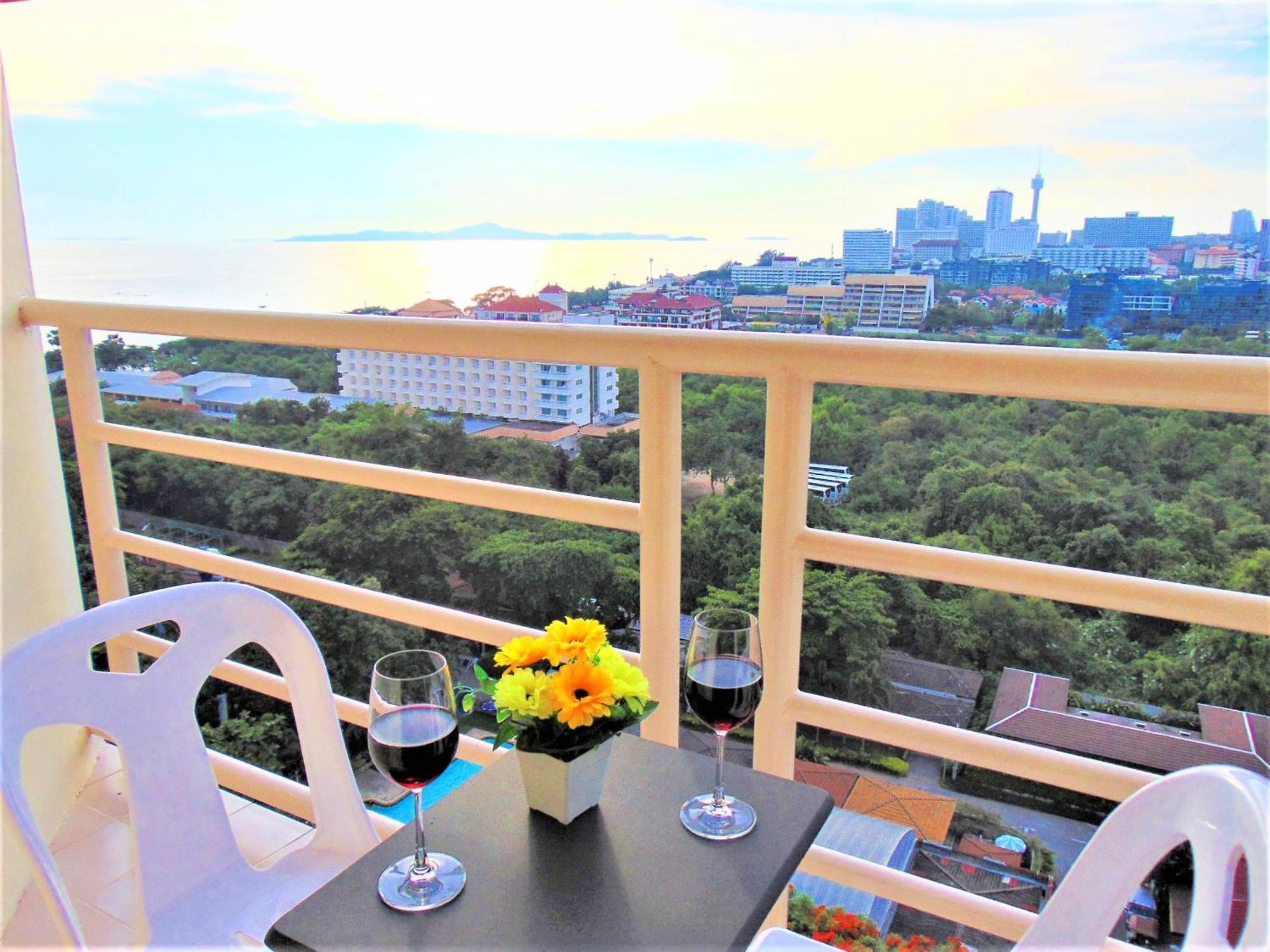 Sea View Beachfront Condos Pattaya Praia de Jomtien Exterior foto